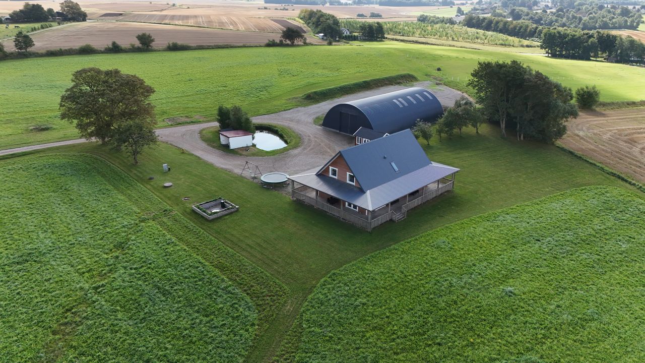 Ejendomsbillede 2 af 16